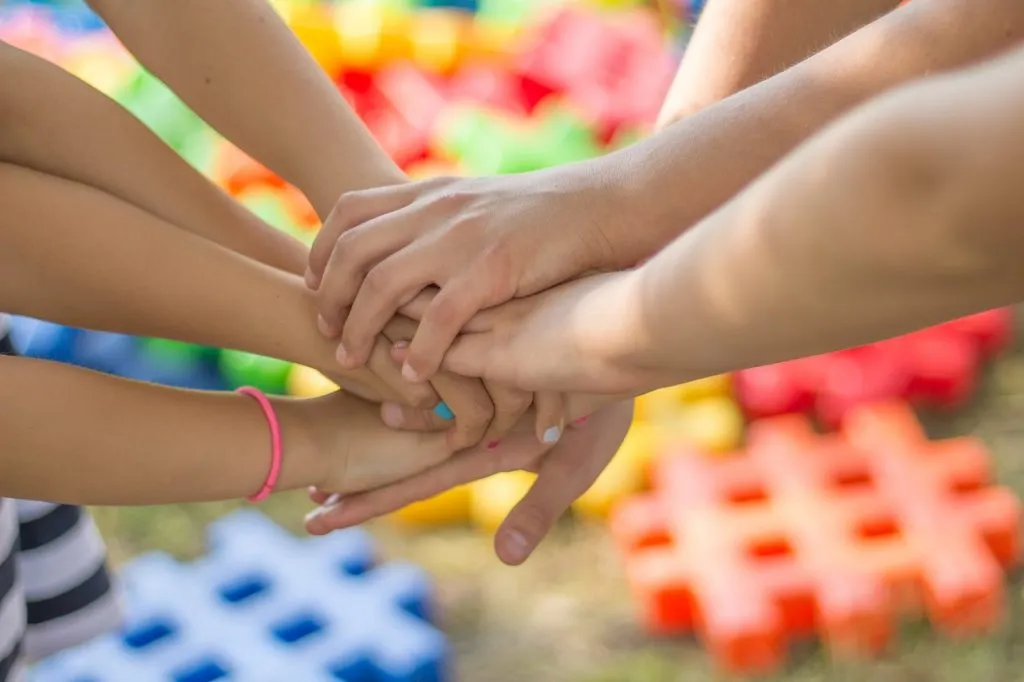 Les 5 astuces pour aider vos enfants à grandir et à s'affirmer avec les jeux de piste